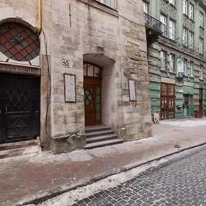 Daire Friends House On Square Rynok, Lviv